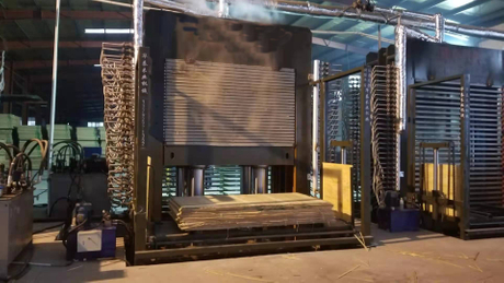 लकड़ी के लिए स्वचालित प्लाईवुड हॉट प्रेस मशीन